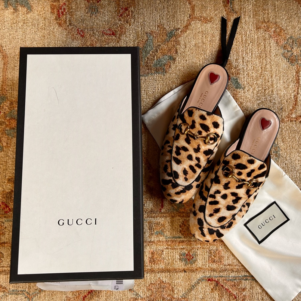 Gucci Leopard Print Pony Hair Slide Loafers size 36.5 Only worn a few times ♥️